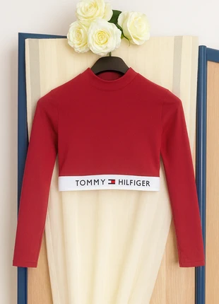 Haut Tommy Hilfiger Rouge | Taille XS, brand: Tommy Hilfiger, condition: Very good, size: XS / 34 / 6, €30.00, €32.20 includes Buyer Protection