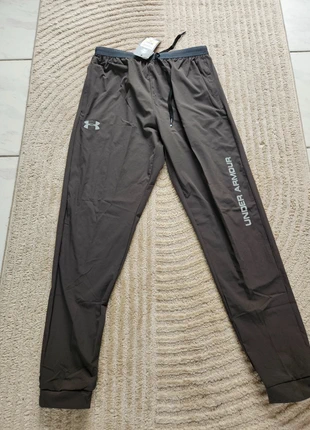 Jogging Under Armour gris taille M, marca: Under Armour, estado: Nuevo con etiquetas, tamaño: M, 35,00 €, 37,45 € Protección al comprador incluida