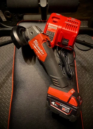 Meuleuse d’angle 125 mm Milwaukee, marque: Milwaukee, état: Très bon état, 195,00 €, 205,45 € Protection acheteurs incluse