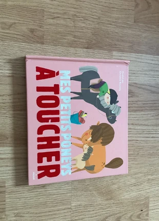 livre mes petit poneys à toucher, staat: Goed, € 2,00, € 2,80 inclusief Kopersbescherming