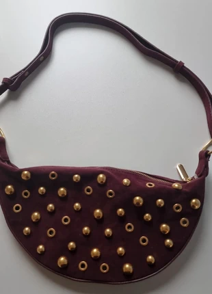 Bordeauxrode tas met gouden studs., merk: Trend, staat: Nieuw zonder prijskaartje, € 13,00, € 14,35 inclusief Kopersbescherming Pro