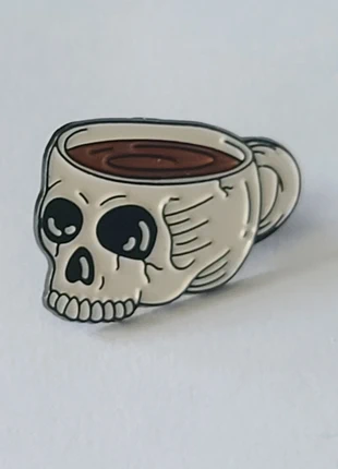 Pin's crâne tasse, état: Très bon état, 3,00 €, 3,85 € Protection acheteurs incluse
