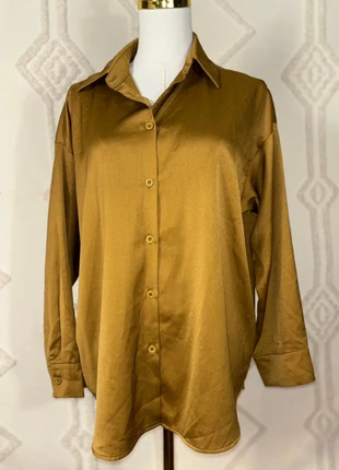 Chemise satinée camel sable oversize Guts & Gusto taille M, marque: Guts & Gusto, état: Très bon état, taille: M / 38 / 10, 10,00 €, 11,20 € Protection acheteurs incluse