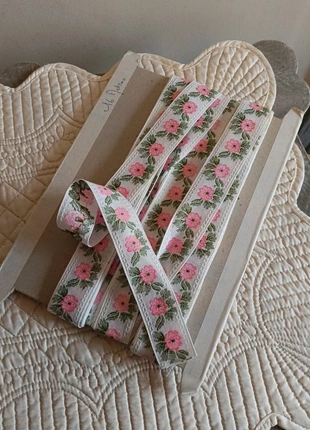 Galon, passementerie vintage 13 mètres rose et vert, marque: galon ancien, état: Neuf sans étiquette, 15,00 €, 16,45 € Protection acheteurs incluse