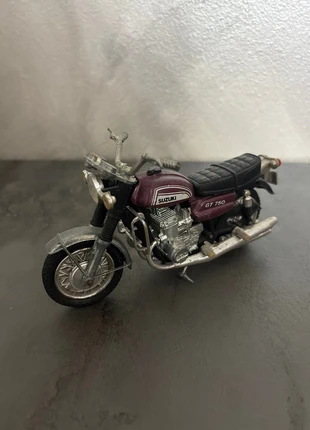 Suzuki gt750, brand: Suzuki, condizioni: Ottime, taglia: Taglia unica, €15.00, €16.45 include la Protezione acquisti