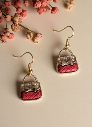 Boucles d'oreilles sac a main rouge, marque: sans marque, état: Neuf avec étiquette, 3,00 €, 3,85 € Protection acheteurs incluse