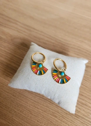 Créoles acier inoxydable dorées avec éventail multicolore, marque: Le Marché, état: Neuf sans étiquette, 6,50 €, 7,53 € Protection acheteurs (Pro) incluse