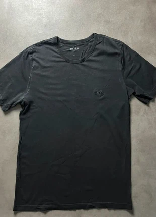 T-shirt unies Hugo Boss noir logo brodé taille M, marque: Hugo Boss, état: Bon état, taille: M, 5,00 €, 5,95 € Protection acheteurs (Pro) incluse