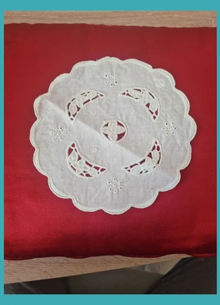 Centrino bianco ricamato, marque: CASA, état: Très bon état, 5,00 €, 5,95 € Protection acheteurs incluse