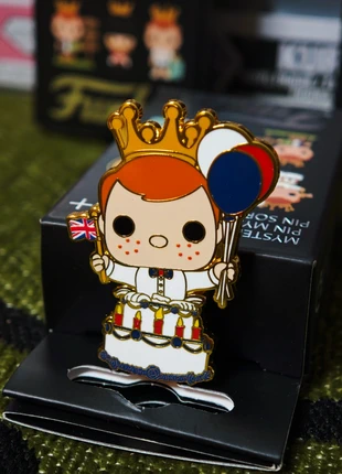 Funko Mystery Pins Birthday Edition – Pin’s Collector Freddy Funko Birthday Cake - Neuf & Officiel, brand: Funko, condition: Very good, €5.00, €5.95 includes Buyer Protection