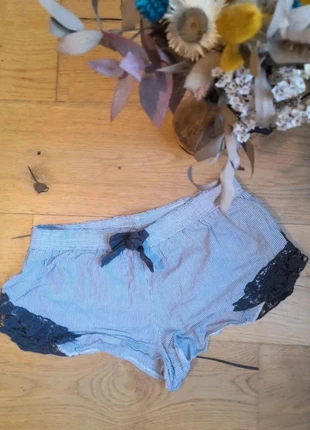 Mini short rayé avec dentelle – Undiz – Taille S (36) Très bon état, marque: Undiz, état: Très bon état, taille: M / 38 / 10, 3,00 €, 3,85 € Protection acheteurs incluse