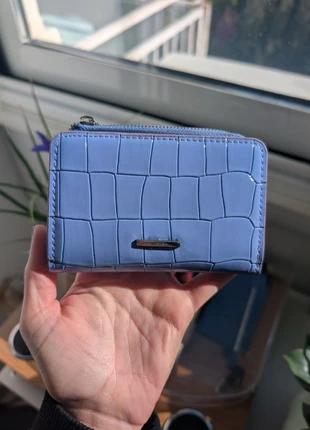 Portafogli Bershka con stampa coccodrillo lilla, marque: Bershka, état: Très bon état, 6,00 €, 7,00 € Protection acheteurs incluse