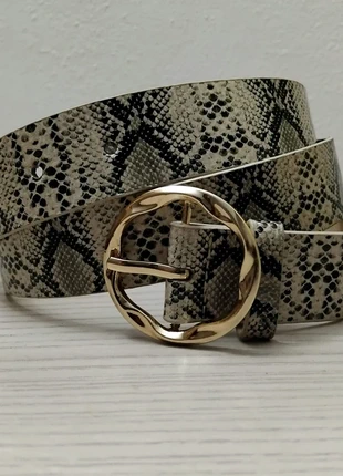 Snakeskin Pattern Belt with Gold Round Buckle – Y2K, Chic, Trendy Accessory, marke: y2k, zustand: Neu, größe: 105, 8,00 €, 9,10 € inklusive Vinted-Käuferschutz