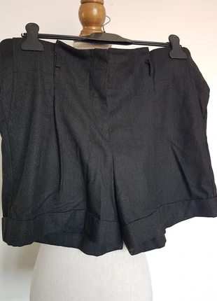 Short d'hiver noir chiné. Sepia. Taille 44, 98cm de tour de taille, 39cm de haut., marque: Sepia, état: Très bon état, taille: XXL / 44 / 16, 10,00 €, 11,20 € Protection acheteurs incluse