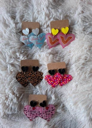 5 paar hartjes oorbellen, merk: Merk, staat: Heel goed, € 5,00, € 5,95 inclusief Kopersbescherming