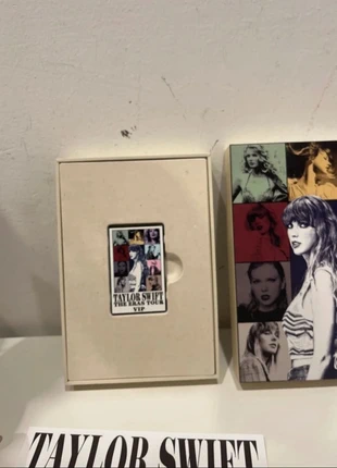 Taylor swift merch eras tour, marque: Taylor Swift, état: Neuf avec étiquette, 20,00 €, 21,70 € Protection acheteurs incluse
