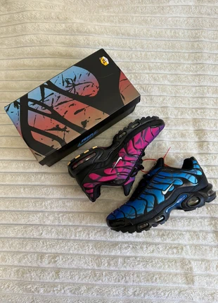 Tn taille 44 édition anniversaire Nike 25 ans, marque: Nike, état: Très bon état, taille: 44, 70,00 €, 74,20 € Protection acheteurs incluse