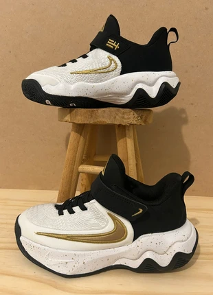 Basket Nike Giannis Immortality 4, marca: Nike, estado: Novo com etiquetas, tamanho: 29, €36.00, €38.50 inclui Proteção do Comprador