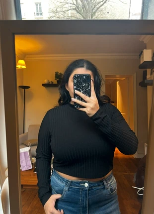 Black mock neck full sleeves ribbed top worn once L size, marque: H&M, état: Neuf sans étiquette, taille: L / 40 / 12, 6,00 €, 7,00 € Protection acheteurs incluse