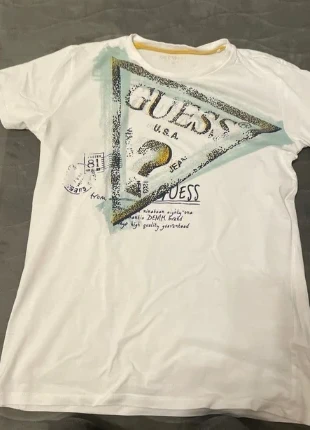 Koszulka guess, marque: GUESS, état: Bon état, taille: XS / 34 / 6, 12,50 €, 13,83 € Protection acheteurs incluse