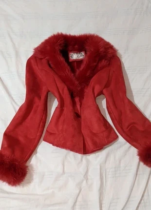 Rare red vintage 90s or 2000s faux fur jacket, marca: Vintage Dressing, estado: Muy bueno, tamaño: M / 38 / 10, 85,00 €, 89,25 € Protección al comprador incluida