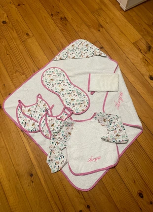 Ensemble naissance personnalisée Arya, marque: Naissance, état: Neuf avec étiquette, 20,00 €, 21,70 € Protection acheteurs incluse