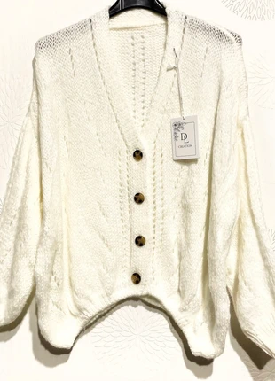 Cardigan Comfy knit off white plus size, merk: d&l creation, staat: Nieuw met prijskaartje, maat: XXXL / 46 / 18, € 29,99, € 32,19 inclusief Kopersbescherming Pro