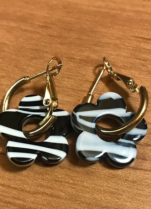 Jolie boucles d’oreilles dorées acier inoxydable blanches et noires, marque: Tendance, état: Neuf sans étiquette, 5,00 €, 5,95 € Protection acheteurs incluse