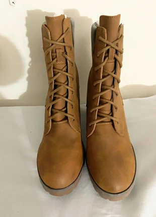 Bottines à talons style Timbaland - Taille 40, marke: Inconnu, zustand: Neu, mit Etikett, größe: 42, 12,00 €, 13,30 € beinhaltet Vinted-Käuferschutz Pro