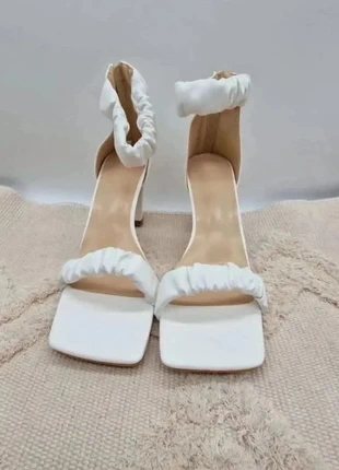 Sandales blanches à talons style minimaliste chic taille 42 mariage fiançaille fête neuf, état: Neuf avec étiquette, taille: 42, 15,00 €, 16,45 € Protection acheteurs incluse
