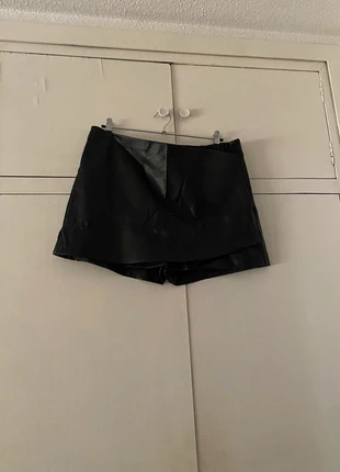 falda pantalón de cuero de stradivarius, merk: Stradivarius, staat: Nieuw zonder prijskaartje, maat: XL / 42 / 14, € 10,00, € 11,20 inclusief Kopersbescherming