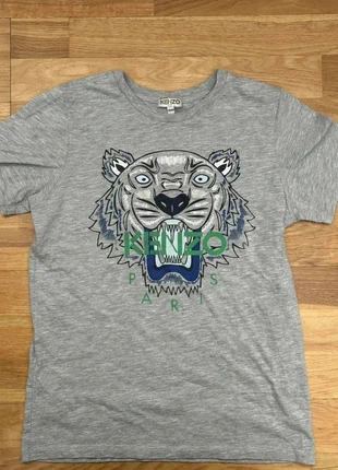 T shirt Kenzo taille enfant 12 ans, brand: Kenzo, condizioni: Ottime, taglia: 12 anni / 152 cm, €10.00, €11.20 include la Protezione acquisti