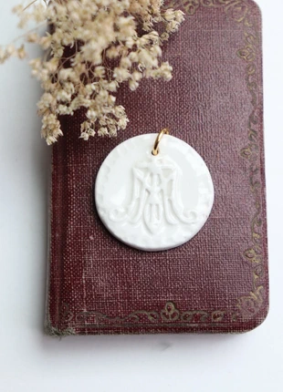 Médaille religieuse Marie boho en porcelaine fait main en France, marca: Fabrication Artisanale, estado: Muito bom, €8.50, €9.63 inclui Proteção do Comprador Pro