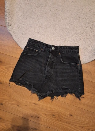 Short en jean effet déchiré Zara, marque: Zara, état: Très bon état, taille: S / 36 / 8, 3,00 €, 3,85 € Protection acheteurs incluse