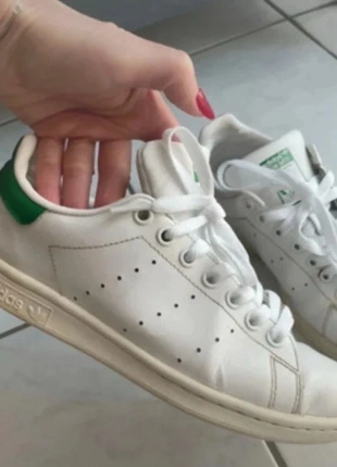 Stan Smith blanches et vertes, taille 38, en très bon état., marke: adidas Originals, zustand: Sehr gut, größe: 38, 55,00 €, 58,45 € inklusive Vinted-Käuferschutz