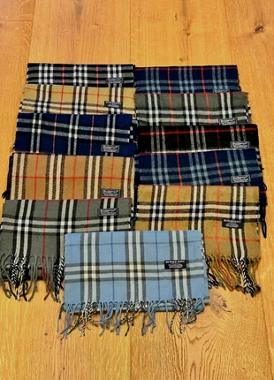 Lots d’écharpes Burberry ( 11 ), marke: Burberry, zustand: Sehr gut, 40,00 €, 42,70 € inklusive Vinted-Käuferschutz