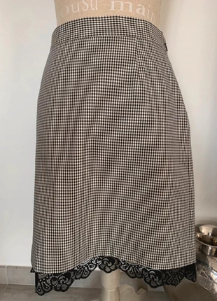 Jupe courte dentelle en bas noire et blanche Marque Claudie Pierlot, brand: Claudie Pierlot, condizioni: Nuovo senza cartellino, taglia: L / IT 44 / EU 40, €40.00, €42.70 include la Protezione acquisti