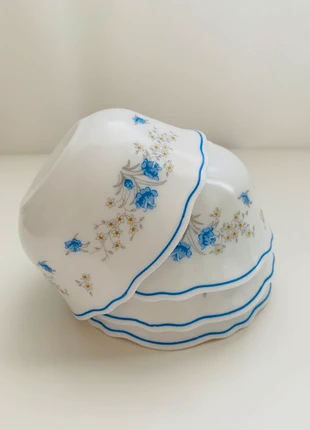 4 bols Arcopal France 🌸 fleurs bleues vintage – opaline blanche années 70, parfait état, marca: Arcopal, estado: Muy bueno, 12,00 €, 13,30 € Protección al comprador incluida