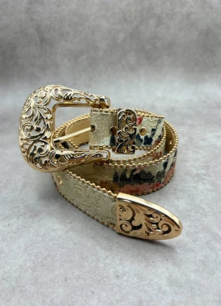 Ceinture Y2K ajustable crème à motif floral, fleurs à boucle dorée style cow-boy - 110cm, brand: Aesthetic, condition: Very good, size: 44 in | 110 cm, €16.00, €17.50 includes Buyer Protection Pro