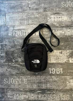 🖤 Sacoche The North Face Noire 🖤, marque: The North Face, état: Très bon état, 29,90 €, 32,10 € Protection acheteurs (Pro) incluse