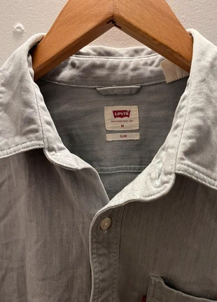 Chemise en jean gris clair Levi’s, marca: Levi's, estado: Muy bueno, tamaño: M, 28,00 €, 30,10 € Protección al comprador incluida