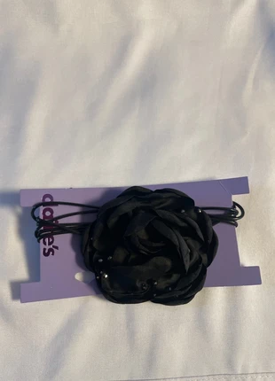 Collier à lacet à nouer tour de cou avec rose à strass neuf, merk: Claire's, staat: Nieuw met prijskaartje, € 8,00, € 9,10 inclusief Kopersbescherming