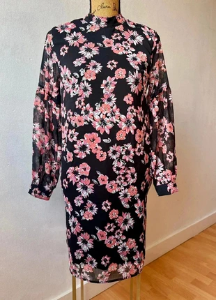 Robe fluide midi fleurie taille 36- très bon état, marque: Esmara, état: Très bon état, taille: S / 36 / 8, 9,00 €, 10,15 € Protection acheteurs incluse