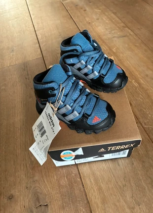 Adidas shoes size 20, merk: adidas, staat: Nieuw met prijskaartje, maat: 20, € 40,00, € 42,70 inclusief Kopersbescherming