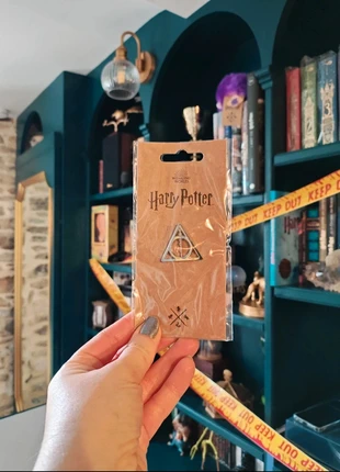 Pin's reliques de la mort Harry Potter studio neuf, marque: Harry Potter, état: Neuf avec étiquette, 6,00 €, 7,00 € Protection acheteurs incluse