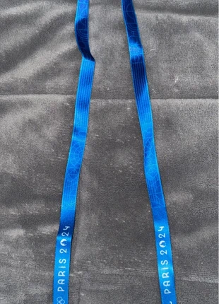 1 tour de cou des Jeux de Paris 2024 - Bleu officiel - JO - JP, merk: Paris 2024, staat: Heel goed, € 1,00, € 1,75 inclusief Kopersbescherming