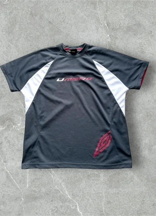 T-Shirt de sport Umbro Vintage y2k avec logo floqué  - Taille XL, marke: Umbro, zustand: Sehr gut, größe: XL, 19,90 €, 21,60 € inklusive Vinted-Käuferschutz