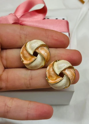 Orecchini bianchi e rosa, brand: INOX, condizioni: Nuovo con cartellino, €5.50, €6.48 include la Protezione acquisti Pro