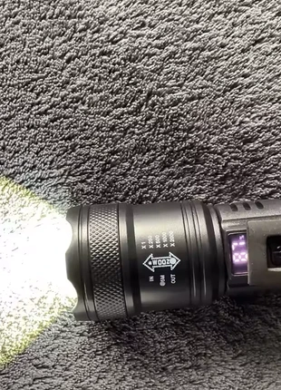 Lampe Torche LED avec Affichage Digital, marque: FlashLights, état: Neuf sans étiquette, 9,50 €, 10,68 € Protection acheteurs incluse