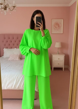 Ensemble Vert pomme S-M, marque: Boutique Italiana, état: Neuf sans étiquette, taille: S / 36 / 8, 20,00 €, 21,70 € Protection acheteurs incluse